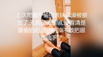 绿帽淫妻：绝美少妇的4P，被艹时手握两只大屌左一口右一口，吃得津津有味，场面十分淫乱且刺激！